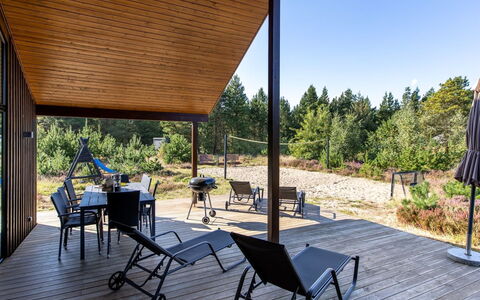 Heidi - 1Km from the Sea: Træ, Skygge, Hårdttræ, Dæk, Naturmateriale, Garden Bygninger, Udendørs Struktur, Planke, Veranda, Bejdse