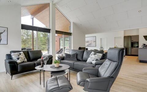 Heidi - 1Km from the Sea: Møbel, Indretning, Couch, Stue, Gulvbelægning, Hjem, Etage, Stol, Komfort