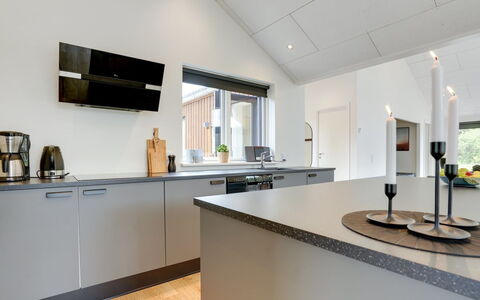 Heidi - 1Km from the Sea: Gulvbelægning, Indretning, Køkken, Countertop, Loft, Cabinetry, Etage, Køkken Apparat, Husholdningsapparat, Lysarmatur