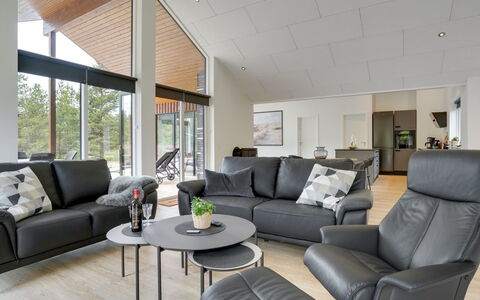Heidi - 1Km from the Sea: Møbel, Indretning, Gulvbelægning, Couch, Stue, Etage, Hjem, Lejlighed