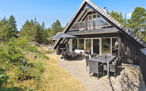 Reijo: Træ, Hjem, Sommerhus, Tag, Hus, Sidespor, Hældning, Estate, Skygge, Veranda
