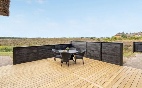 Dietmar - 2.8Km from the Sea: Træ, Trægulve, Gulvbelægning, Etage, Hårdttræ, Planke, Dæk, Kompositmateriale, Bejdse, Boardwalk