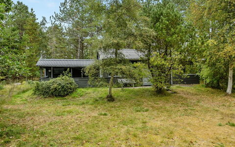 Amala - 2.5Km from the Sea: Møbel, Indretning, Stol, Gulvbelægning, Bord, Udvej, Etage, Loft, Værelse, Eco Hotel