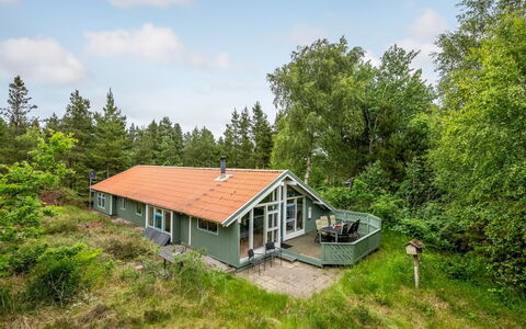 Aamu - 300M to the Fjord: Loft, Gulvbelægning, Indretning, Etage, Kompositmateriale, Møbel, Udvej, Hotel, Design, Dagslys