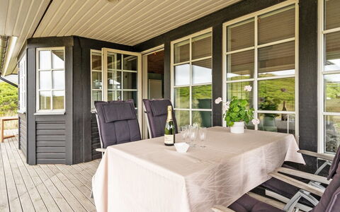 Aise - 75M from the Sea: Tag, Land Lot, Sommerhus, Hjem, Landdistrikt, Skur, Sidespor, Garden Bygninger, Bjælkehytte, Hytte
