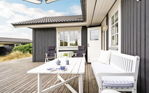 Aise - 75M from the Sea: Tag, Land Lot, Sommerhus, Hjem, Landdistrikt, Skur, Sidespor, Garden Bygninger, Bjælkehytte, Hytte