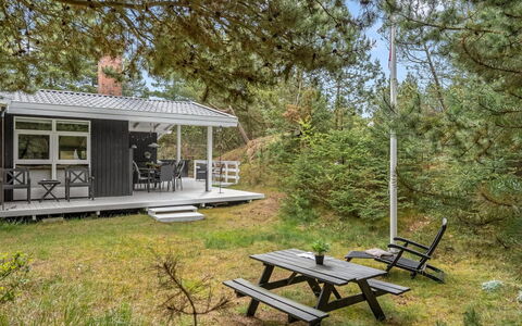 Galathea - 800M from the Sea: Sommerhus, Veranda, Skygge, Garden Bygninger, Gård, Udendørs Struktur, Bjælkehytte, Skur, Hårdttræ