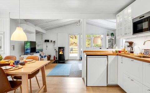 Galathea - 800M from the Sea: Køkken, Indretning, Gulvbelægning, Møbel, Countertop, Træ, Loft, Etage, Lysarmatur, Trægulve