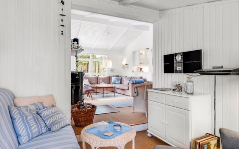 Galathea - 800M from the Sea: Møbel, Indretning, Gulvbelægning, Etage, Loft, Couch, Hjem, Stue, Værelse