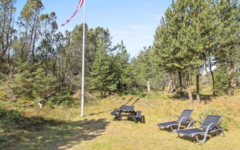 Galathea - 800M from the Sea: Blå, Træ, Land Lot, Vedplante, Eng, Skygge, Parkere, Evergreen, Udendørs Møbler