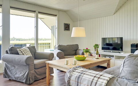 Brunon - 1.5Km from the Sea: Møbel, Gulvbelægning, Træ, Indretning, Loft, Etage, Couch, Stue, Stol, Værelse