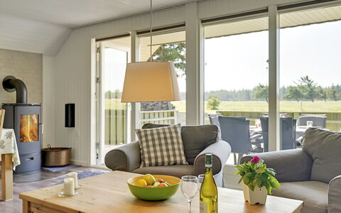 Brunon - 1.5Km from the Sea: Møbel, Gulvbelægning, Træ, Indretning, Stol, Etage, Hjem, Bord, Stue, Loft