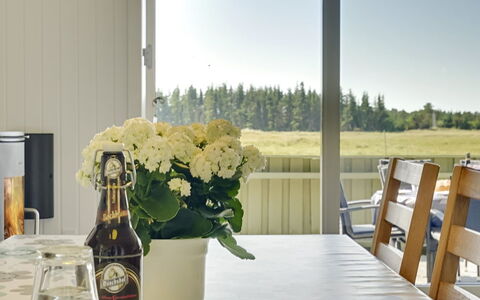 Brunon - 1.5Km from the Sea: Møbel, Indretning, Bord, Stol, Køkken & Spisebord, Loft, Glas, Spisestue, Lysarmatur, Bejdse