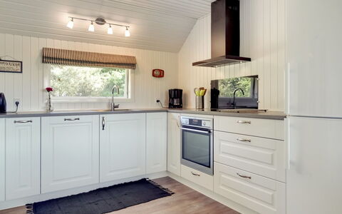 Brunon - 1.5Km from the Sea: Træ, Gulvbelægning, Indretning, Etage, Møbel, Cabinetry, Countertop, Hjem, Køkken, Værelse