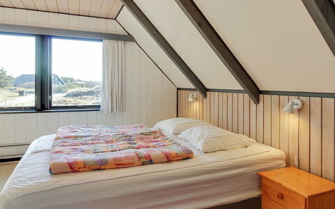 Pisana - 400M from the Sea: Seng, Soveværelse, Indretning, Træ, Møbel, Sengetøj, Sengetøj, Loft, Etage, Gulvbelægning