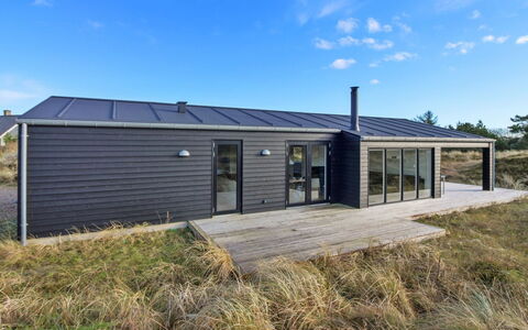 Jirina - 750M from the Sea: Tag, Sommerhus, Sidespor, Stuehus, Garden Bygninger, Skur