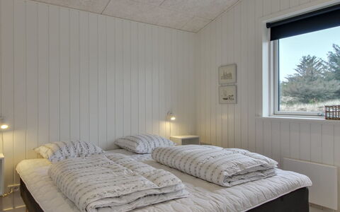 Jirina - 750M from the Sea: Træ, Loft, Soveværelse, Indretning, Seng, Sengetøj, Sengetøj, Etage, Gulvbelægning, Bed Frame