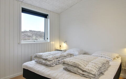 Jirina - 750M from the Sea: Soveværelse, Fryser, Vinter, Sengetøj, Sne, Seng, Sengetøj, Glacial Landskabsform, Bed Frame, Dagslys