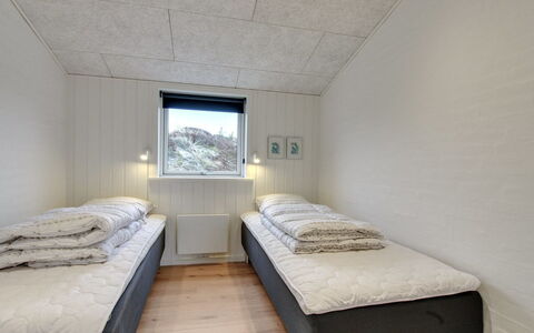 Jirina - 750M from the Sea: Soveværelse, Sengetøj, Seng, Sengetøj, Bed Frame, Fryser, Vinter, Dagslys, Madras, Glacial Landskabsform