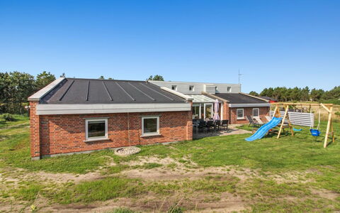 Liska - 1Km from the Sea: Græs, Hus, Tag, Hjem, Sommerhus, Busk, Land Lot, Landdistrikt, Stuehus, Bunddække