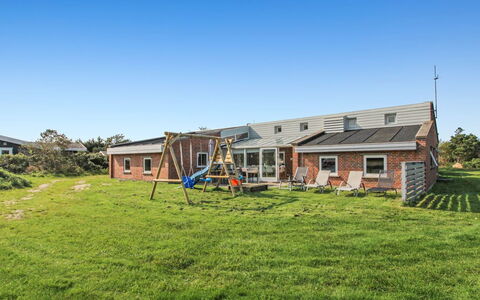 Liska - 1Km from the Sea: Græs, Hus, Tag, Hjem, Sommerhus, Busk, Land Lot, Landdistrikt, Stuehus, Bunddække