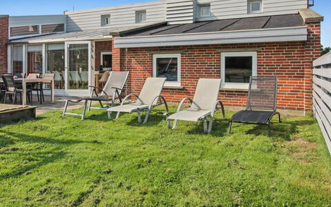 Liska - 1Km from the Sea: Græs, Hus, Tag, Hjem, Sommerhus, Busk, Land Lot, Landdistrikt, Stuehus, Bunddække