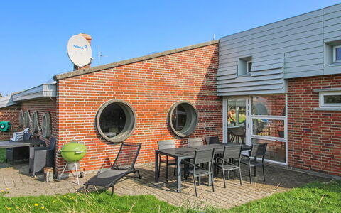 Liska - 1Km from the Sea: Græs, Hus, Tag, Hjem, Sommerhus, Busk, Land Lot, Landdistrikt, Stuehus, Bunddække
