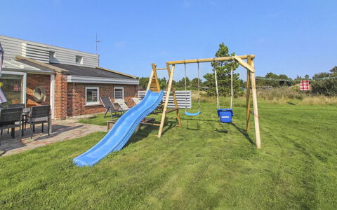 Liska - 1Km from the Sea: Græs, Hus, Tag, Hjem, Sommerhus, Busk, Land Lot, Landdistrikt, Stuehus, Bunddække