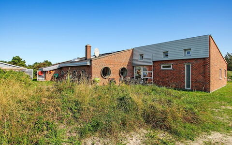 Liska - 1Km from the Sea: Græs, Hus, Tag, Hjem, Sommerhus, Busk, Land Lot, Landdistrikt, Stuehus, Bunddække
