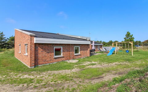 Liska - 1Km from the Sea: Græs, Hus, Tag, Hjem, Sommerhus, Busk, Land Lot, Landdistrikt, Stuehus, Bunddække