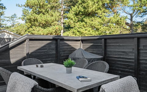 Gottfrida - 2Km from the Sea: Busk, Urban Design, Bunddække, Mursten, Lejlighed, Estate, Murværk, Altan, Landscaping