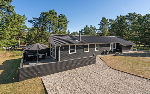 Gottfrida - 2Km from the Sea: Tag, Hjem, Sommerhus, Sidespor, Skygge, Stuehus, Estate, Indkørsel, Garden Bygninger, Gård