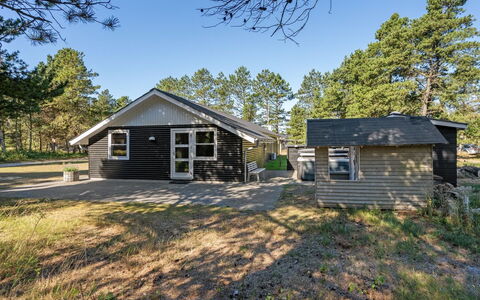 Gottfrida - 2Km from the Sea: Tag, Hjem, Sommerhus, Sidespor, Skygge, Stuehus, Estate, Indkørsel, Garden Bygninger, Gård