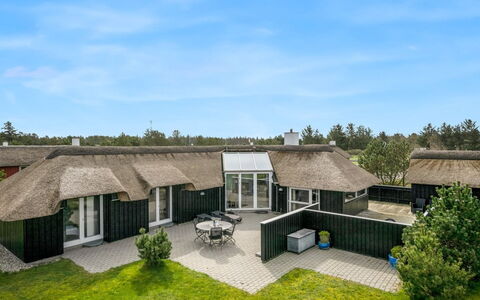 Hothbrod - 1.2Km from the Sea: Busk, Urban Design, Bunddække, Mursten, Lejlighed, Estate, Murværk, Altan, Landscaping