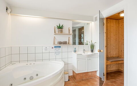 Sote - 1.2Km from the Sea: Græs, Hus, Tag, Sommerhus, Hjem, Busk, Stuehus, Land Lot, Landdistrikt