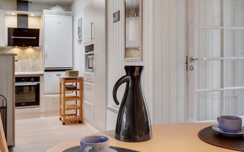 Sighmar - 900M from the Sea: Møbel, Gulvbelægning, Indretning, Træ, Etage, Cabinetry, Loft, Køkken Apparat, Køkken, Countertop