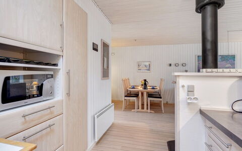 Sighmar - 900M from the Sea: Træ, Gulvbelægning, Indretning, Etage, Loft, Møbel, Trægulve, Køkken, Værelse, Countertop