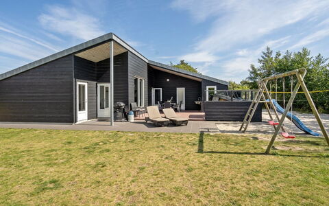 Siegfried - 500M from the Sea: Sidespor, Sommerhus, Hårdttræ, Estate, Planke, Design, Garden Bygninger, Veranda, Stuehus