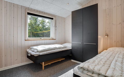 Siegfried - 500M from the Sea: Træ, Loft, Soveværelse, Værelse, Hårdttræ, Planke, Seng, Vinter, Sengetøj, Bed Frame