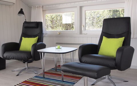Emmarenze - 400M from the Sea: Møbel, Stol, Indretning, Stue, Komfort, Couch, Armlæn, Club Chair, Stueplante