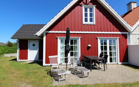Thoran - from the Sea: Træ, Tag, Arkitektur, Hjem, Hus, Sommerhus, Sidespor, Hårdttræ, Hældning, Estate