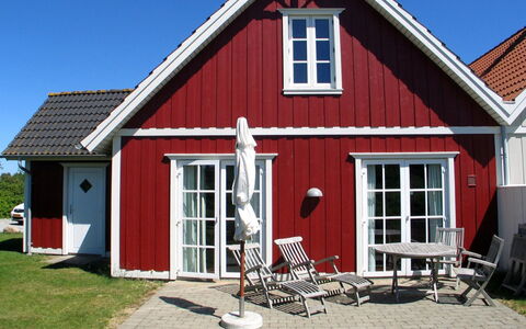 Thoran - from the Sea: Træ, Tag, Arkitektur, Hjem, Hus, Sommerhus, Sidespor, Hårdttræ, Hældning, Estate