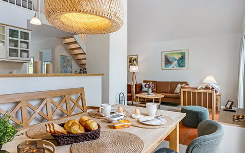 Thoran - from the Sea: Træ, Tag, Arkitektur, Hjem, Hus, Sommerhus, Sidespor, Hårdttræ, Hældning, Estate