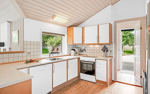 Salla - 1.2Km from the Sea: Køkken, Træ, Indretning, Countertop, Gulvbelægning, Loft, Etage, Hjem, Køkken Apparat, Møbel