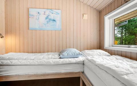 Salla - 1.2Km from the Sea: Træ, Soveværelse, Seng, Gulvbelægning, Etage, Sengetøj, Sengetøj, Indretning, Loft, Bed Frame