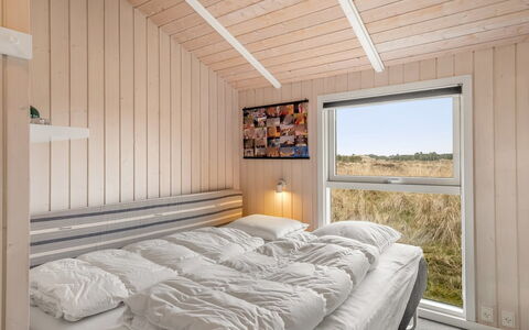 Abiorn - 2.5Km from the Sea: Træ, Soveværelse, Seng, Design, Hårdttræ, Sengetøj, Bejdse, Sengetøj, Dagslys