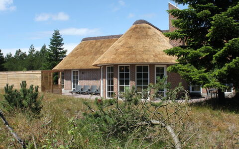Ingmund - 2Km from the Sea: Bygning, Tag, Tækning, Hus, Sommerhus, Hjem, Boligområde, Land Lot, Dør, Menneskelig Bosættelse