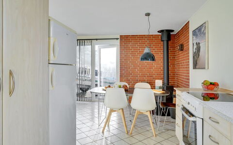 Dværg - 350M from the Sea: Væg, Indretning, Gulvbelægning, Møbel, Loft, Stol, Værelse, Lejlighed, Køkken, Mursten