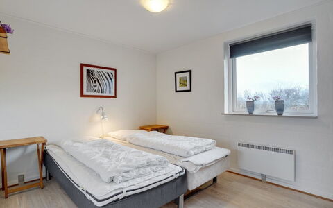 Dværg - 350M from the Sea: Væg, Seng, Soveværelse, Træ, Indretning, Møbel, Etage, Loft, Gulvbelægning, Sengetøj