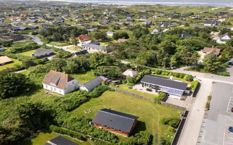 Dværg - 350M from the Sea: Boligområde, Fugleperspektiv, Hus, Landskab, Tag, Hjem, Luftfotografering, Forstad, Land Lot, Estate